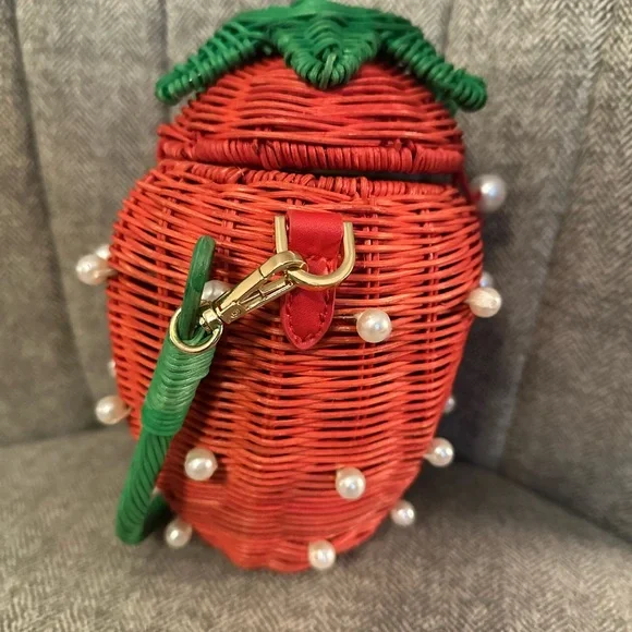 🍓 Kate Spade Strawberry Wicker Mini Bag 🍓 - Picture 8 of 11